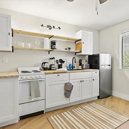 Modern Studio Apartment Near Merrimack Park Huntsville Exterior photo