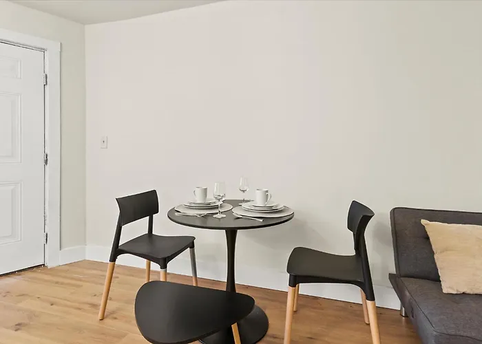 Modern Studio Apartment Near Merrimack Park