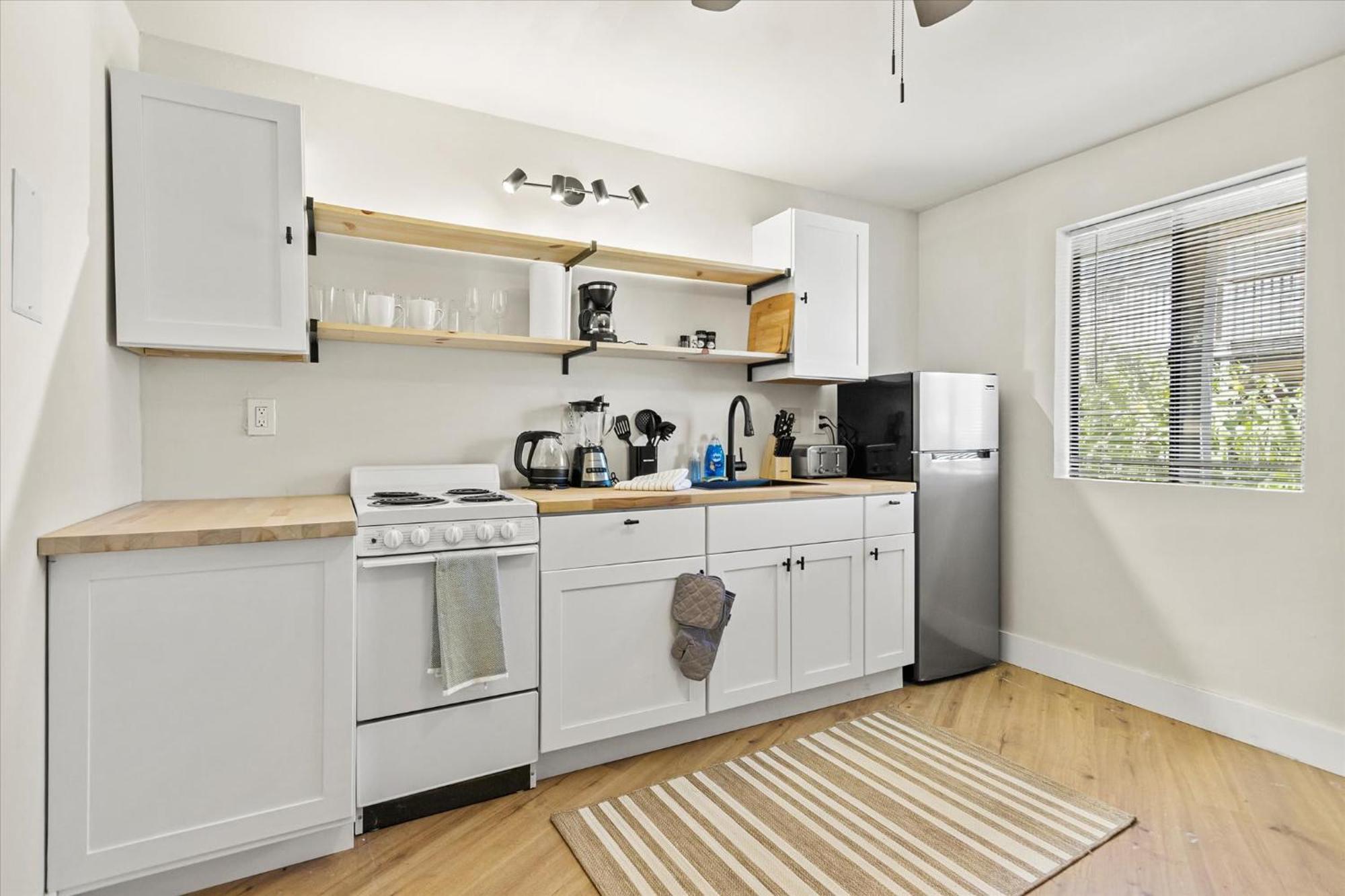 Modern Near Merrimack Park * Huntsville