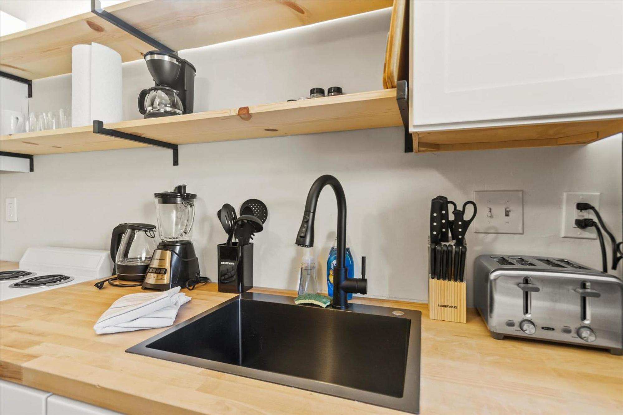 Modern Near Merrimack Park Apartment