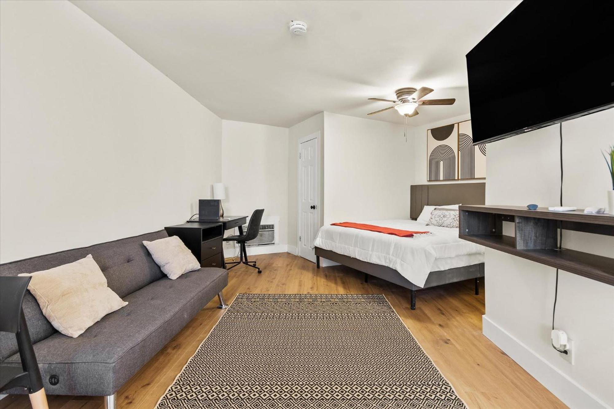 Modern Near Merrimack Park Apartment *