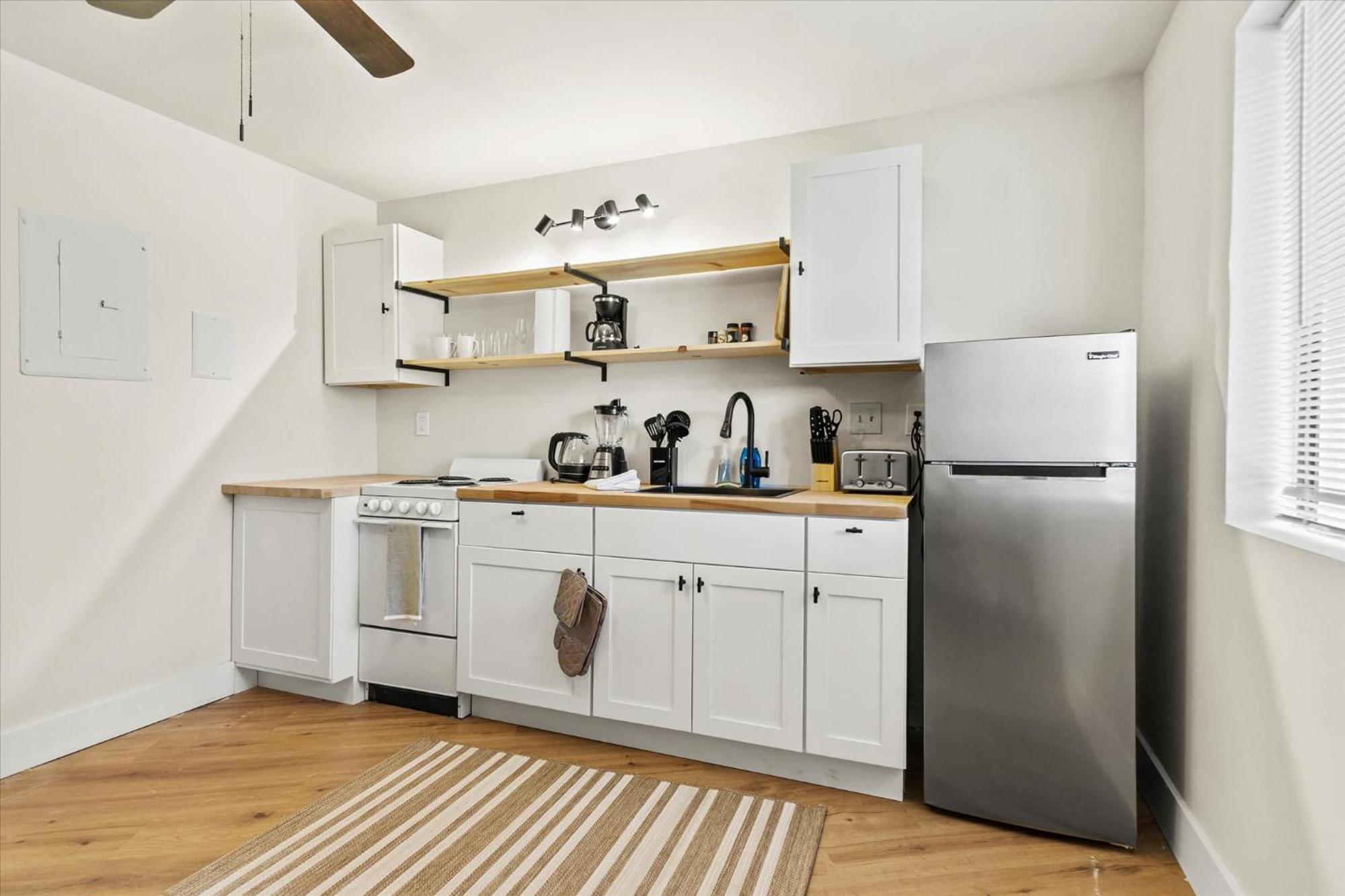 Modern Near Merrimack Park * Huntsville